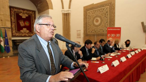 Fernando Jáuregui clausura este jueves el foro «España a debate», que organiza el Ayuntamiento de Tomares
