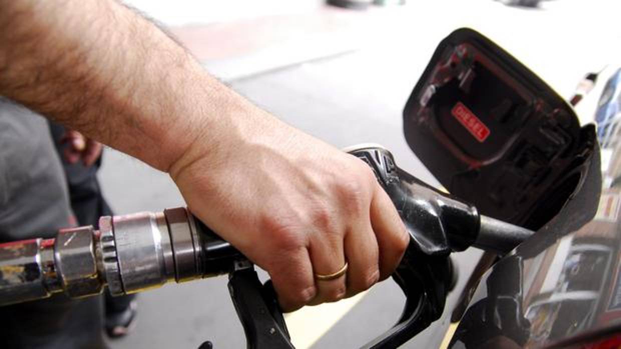 Las colas para repostar eran notorias debido al fallo que permitía hacerlo gratis
