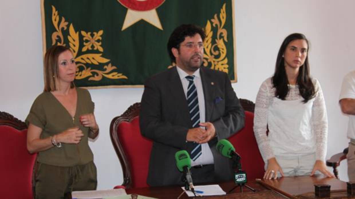 El alcalde de Lora anuncia que va a modificar la ordenanza de tenencia de animales