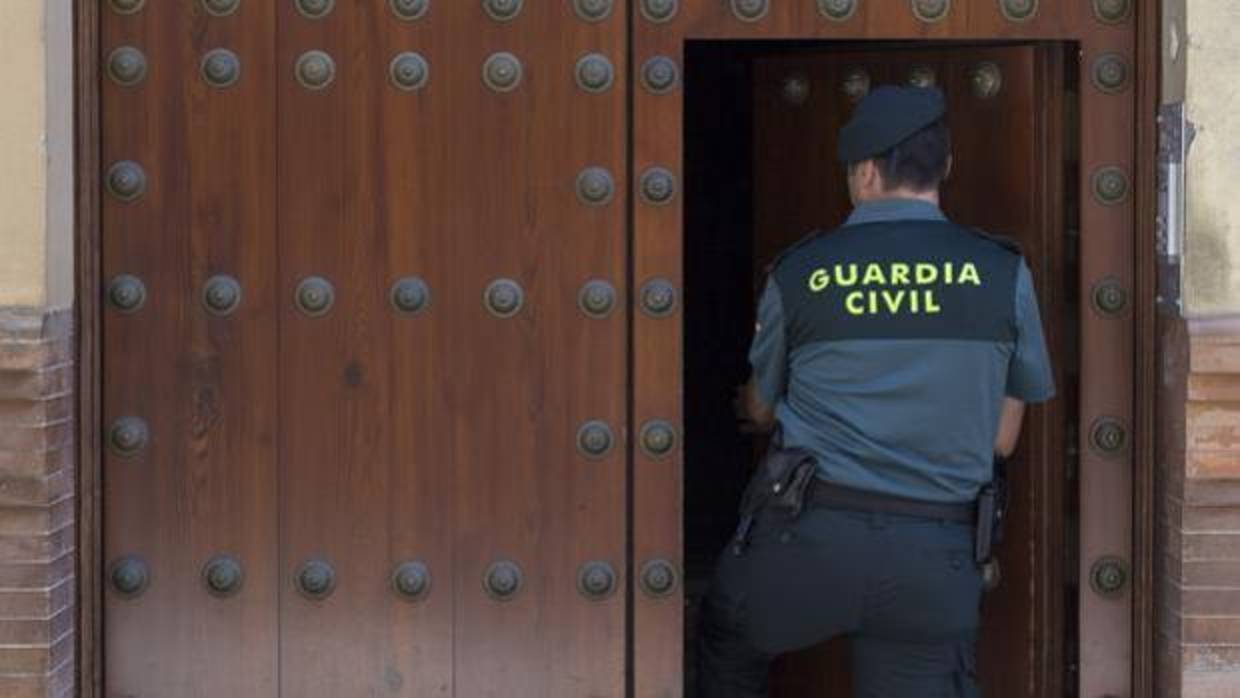 Una imagen de archivo de un agente de la Guardia Civil