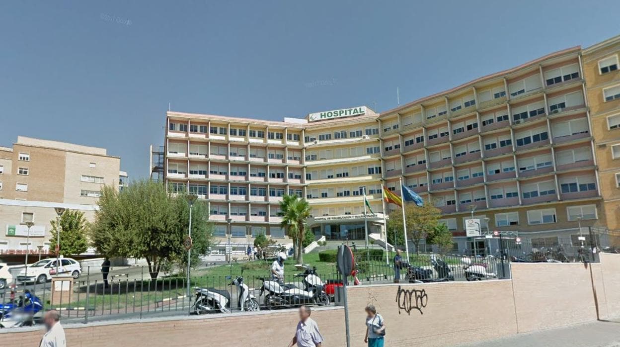 Hospital de Traumatología de Sevilla, donde se encuentra la persona herida en el accidente