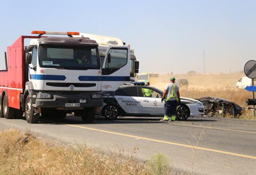 Coche siniestrado en la carretera nacional IV