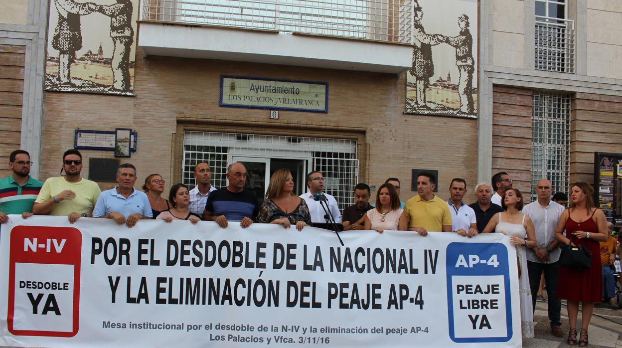 Los palaciegos denuncian que las obras están casi paralizadas desde enero cuando ya tenían que haber concluido