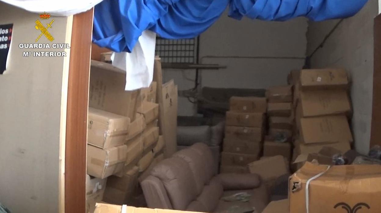 Almacén en el que la banda guardaba todo lo sustraído