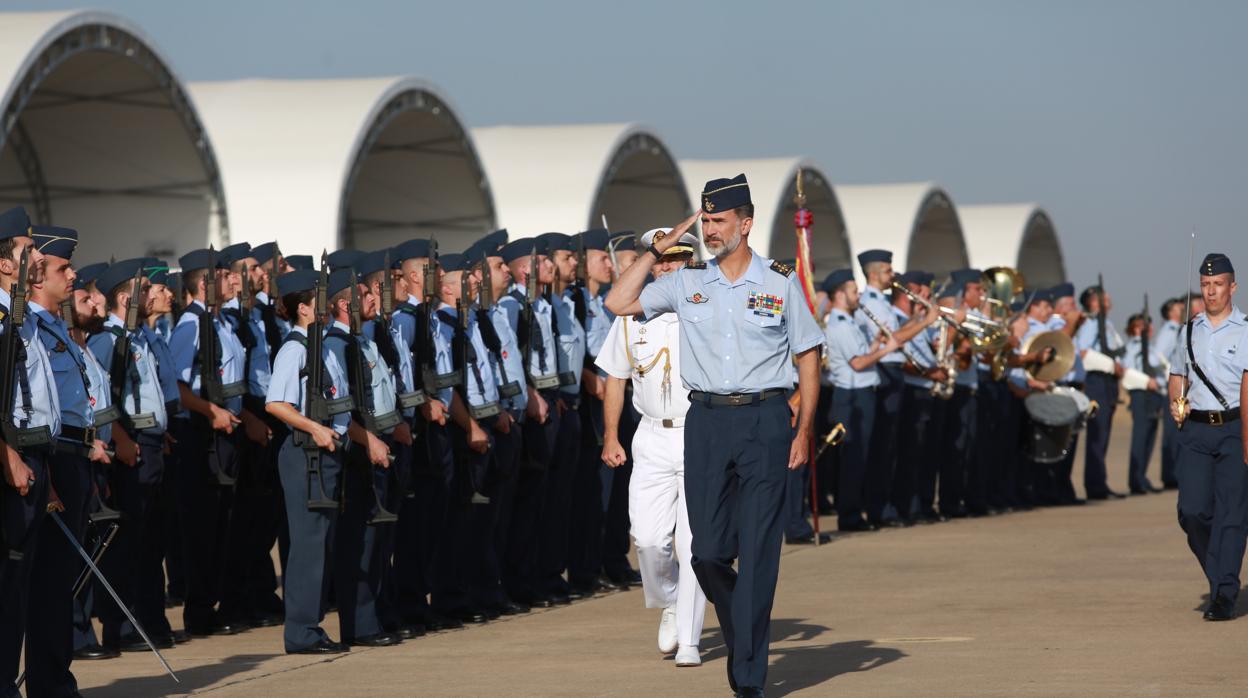 El Rey Felipe ha visitado por primera vez como monarca la Base Aérea de Morón