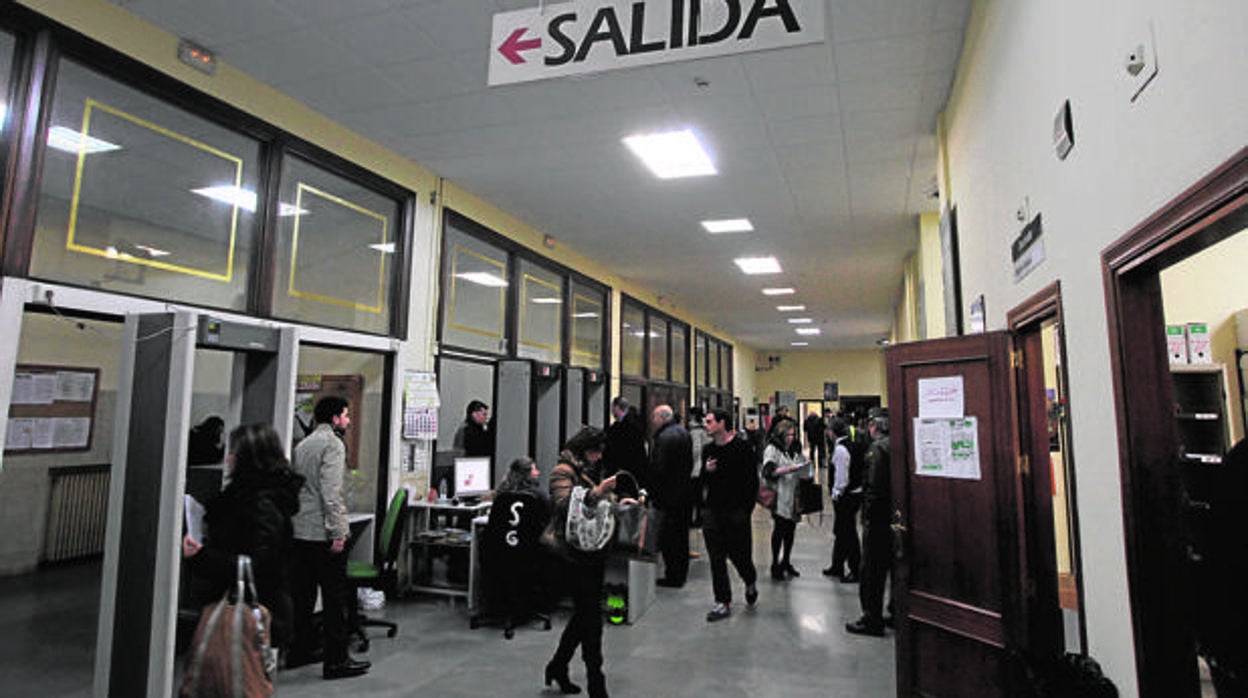 El detenido ha pasado a disposición judicial este lunes a primera hora en los juzgados de Sevilla