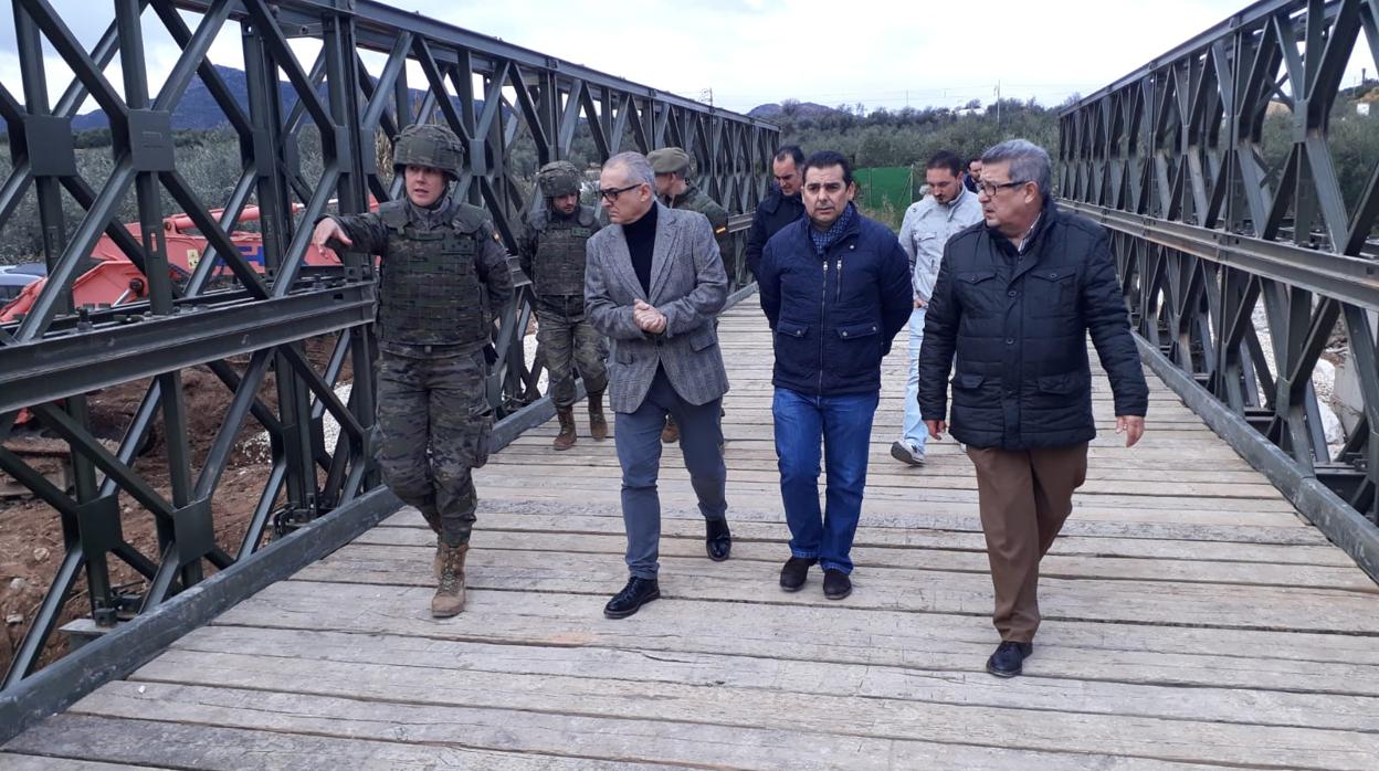 El subdelegado Gobierno inspecciona las obras junto a autoridades locales y militares