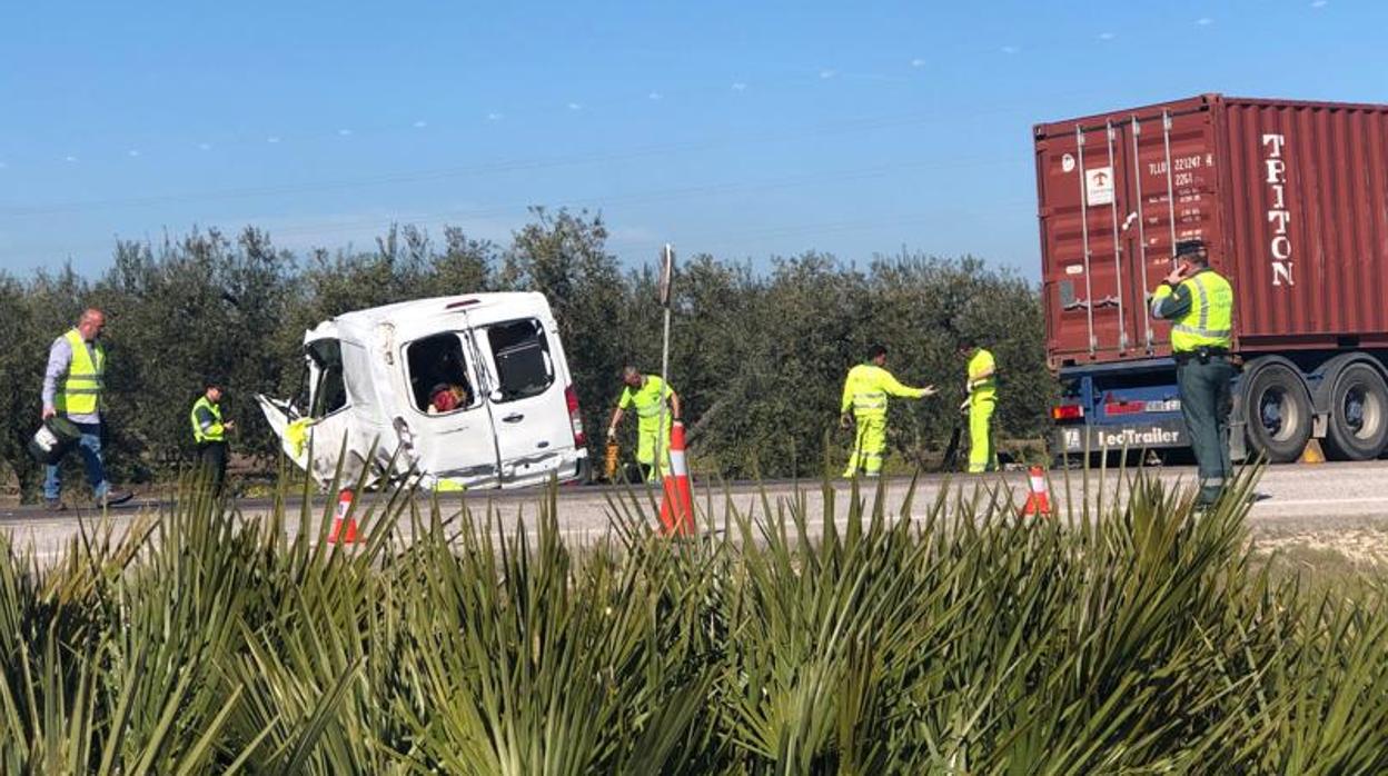 Conmoción en Monferra por la muerte en el accidente de tráfico de Arahal de cinco de sus trabajadores