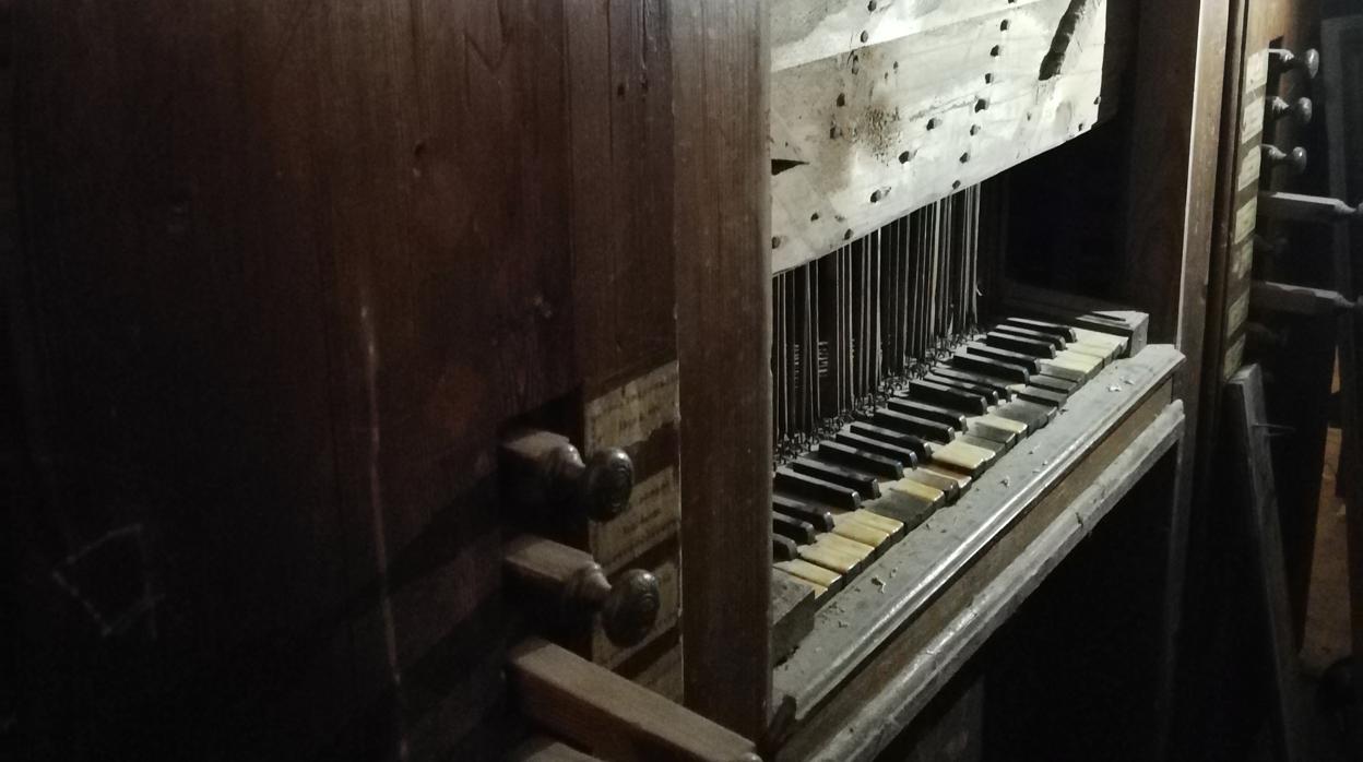 Detalle del órgano de la iglesia de la Asunción de Cantillana