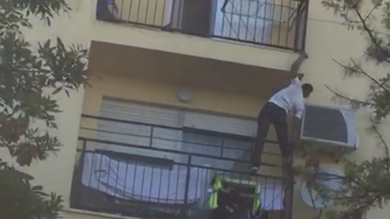 El incendio se ha producido en una vivienda de la calle Olivares del municipio aljarafeño de Bormujos