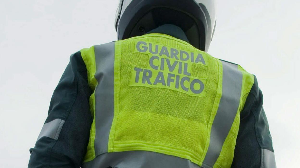 Un agente de la Guardia Civil