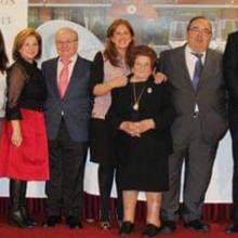 Emilia junto a sus hijos y nueras