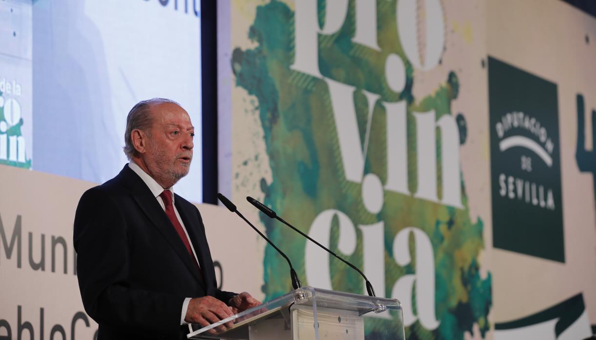 El persidente de la Diputación, Fernando Rodríguez Villalobos, en un acto