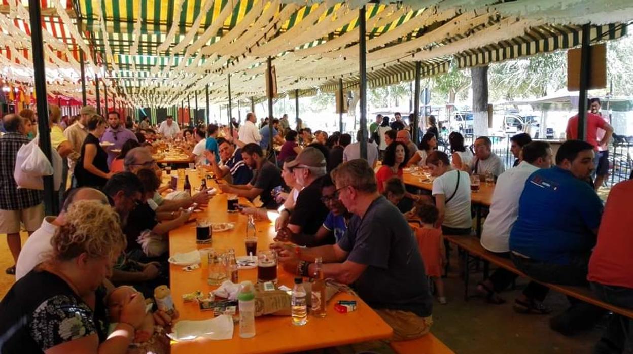 Una feria cervecera al estilo del Oktoberfest alemán, pero en Sanlúcar la Mayor