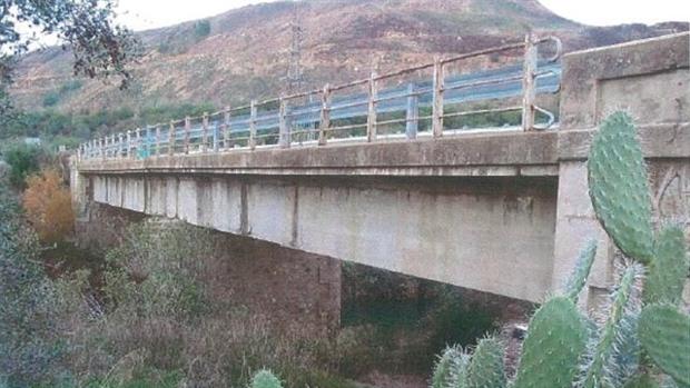El puente sobre el río de los Frailes entre Aznalcóllar y Sanlúcar tendrá dos carriles para el paso de vehículos