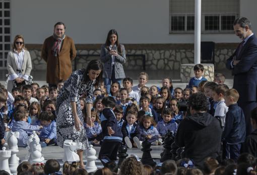 Visita de los Reyes de España a Ecija, a entregar el premio Princesa de Girona