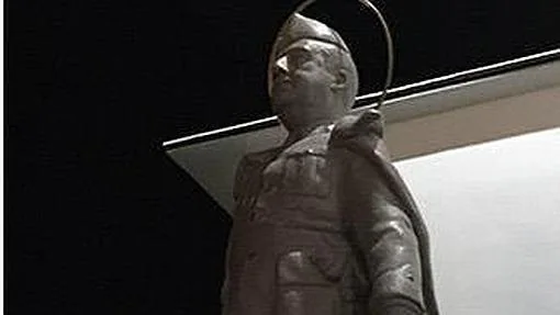 Estatua de Franco en el interior de la finca