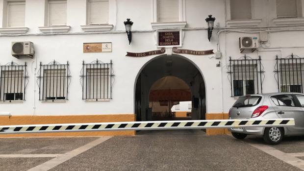 Detenido por amenazar a su exmujer con una escopeta de caza y perseguirla hasta el cuartel de Osuna