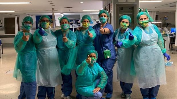 La asociación de mujeres de Los Molares elabora mascarillas caseras para los sanitarios