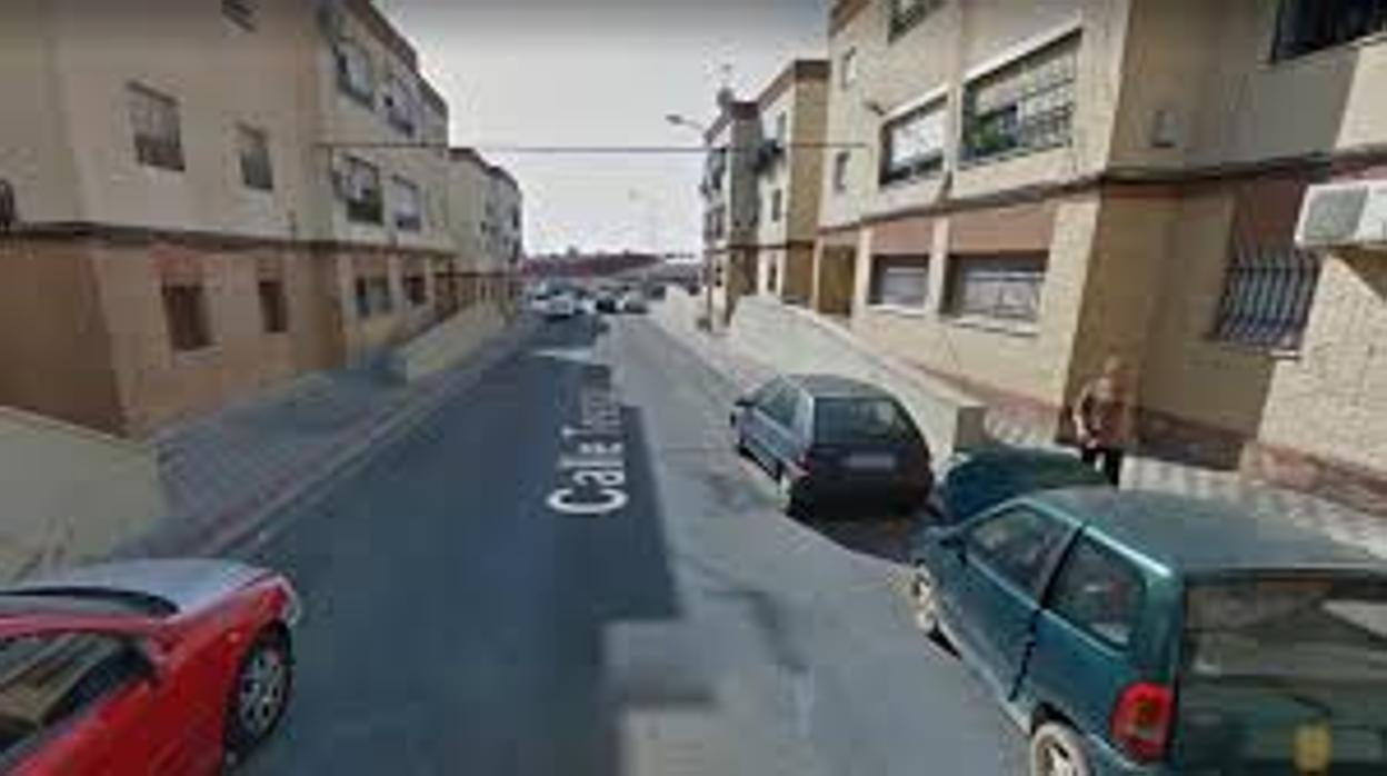 La calle Tesorillo, donde reside el delincuente y donde se produjo el violento altercado