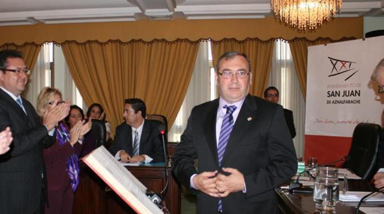 Fernando Zamora, alcalde de San Juan de Aznalfarache, durante la toma de posesión en 2019