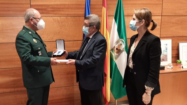 Tráfico reconoce la trayectoria del guardia civil Francisco Olid con la Medalla al Mérito de la Seguridad Vial