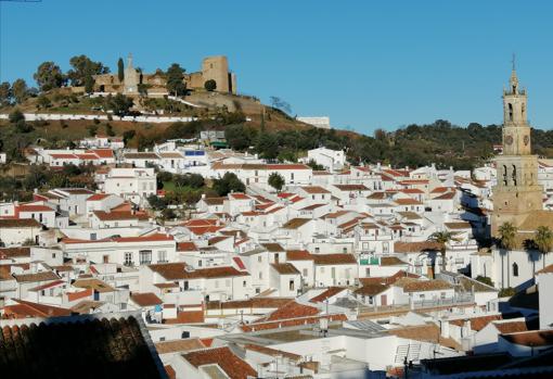 Vista de Constantina y su castillo