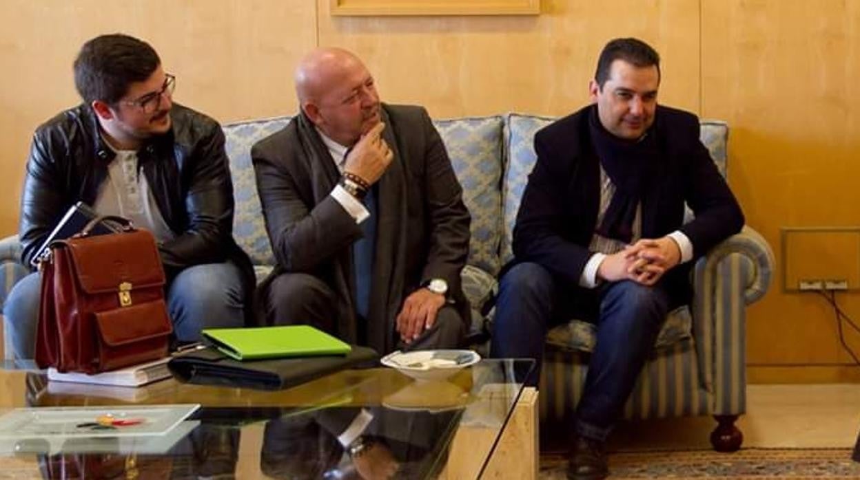 El secretario del Consorcio, José Antonio Mañas, y el alcalde de Casariche, Basilio Carrión