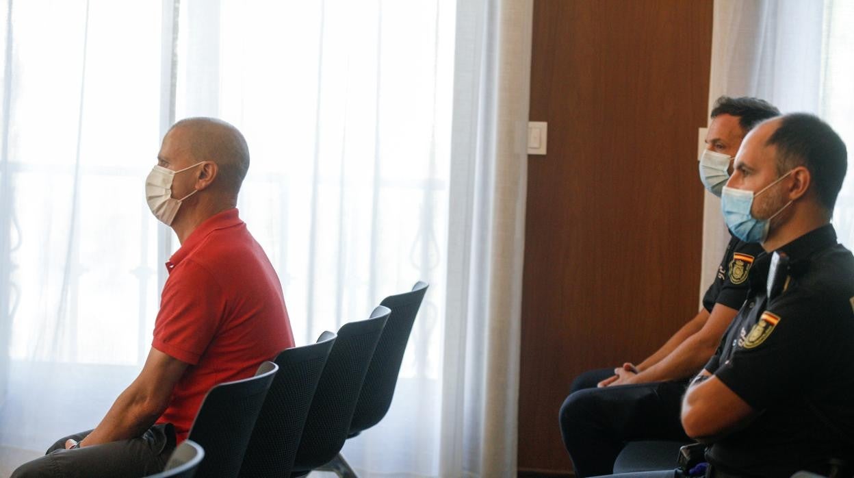 El acusado Manuel González, conocido como el 'loco del chándal', en el juicio de la Audiencia de Sevilla