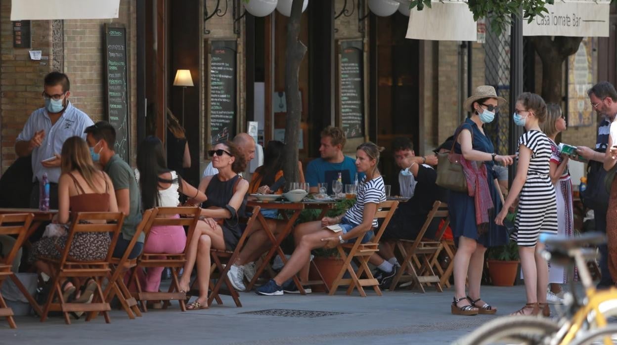 Los cinco distritos sanitarios de la provincia de Sevilla seguirán una semana más en el nivel 2