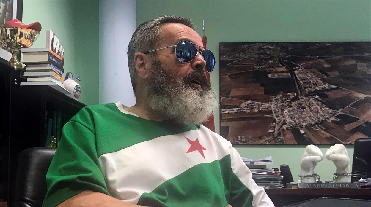 Juan Manuel Sánchez Gordillo, en su despacho oficial en Marinaleda