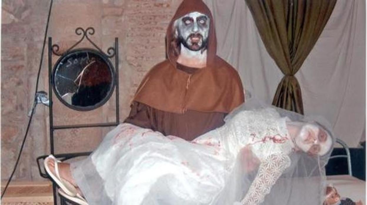 Dos personajes caracterizados en una edición pasada de la Noche del Terror de San Nicolás del Puerto