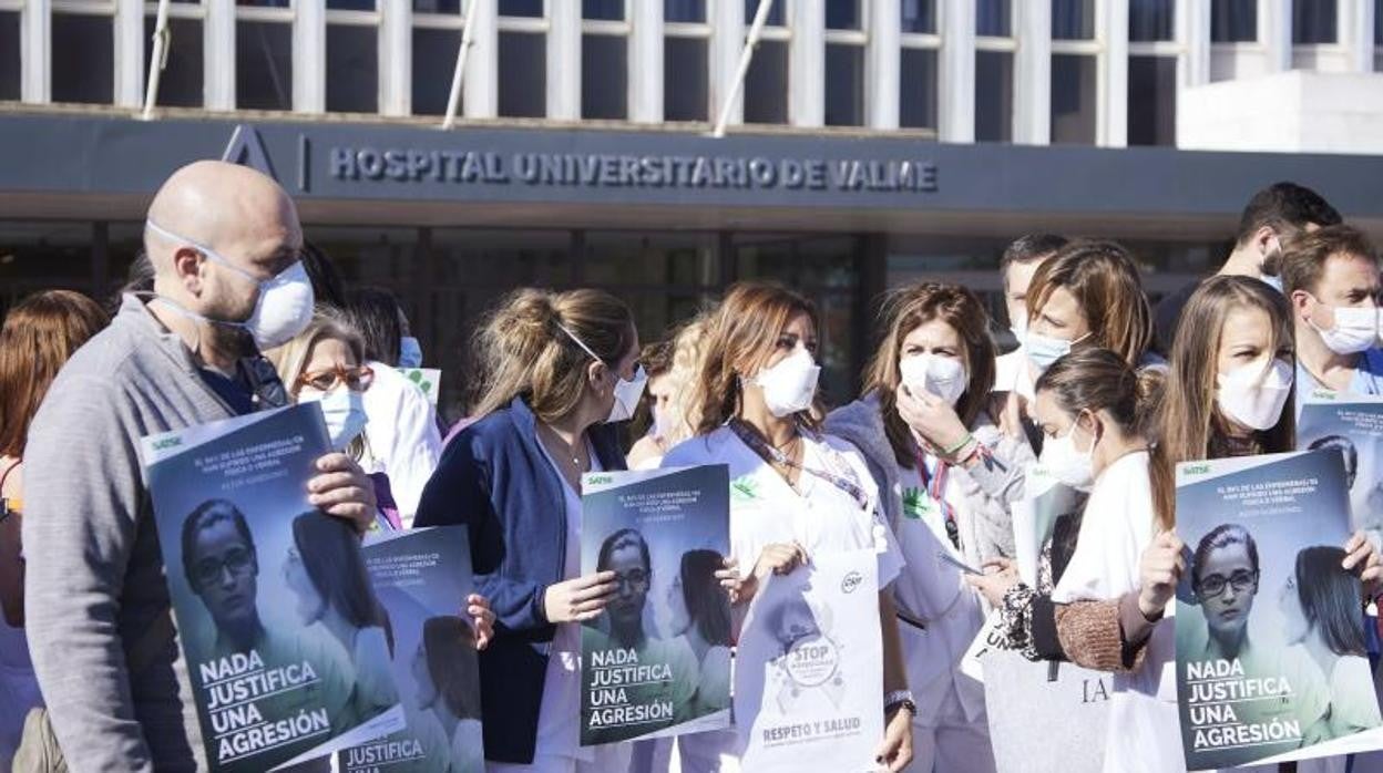 Concentración en el acceso alhospital Virgen de Valme