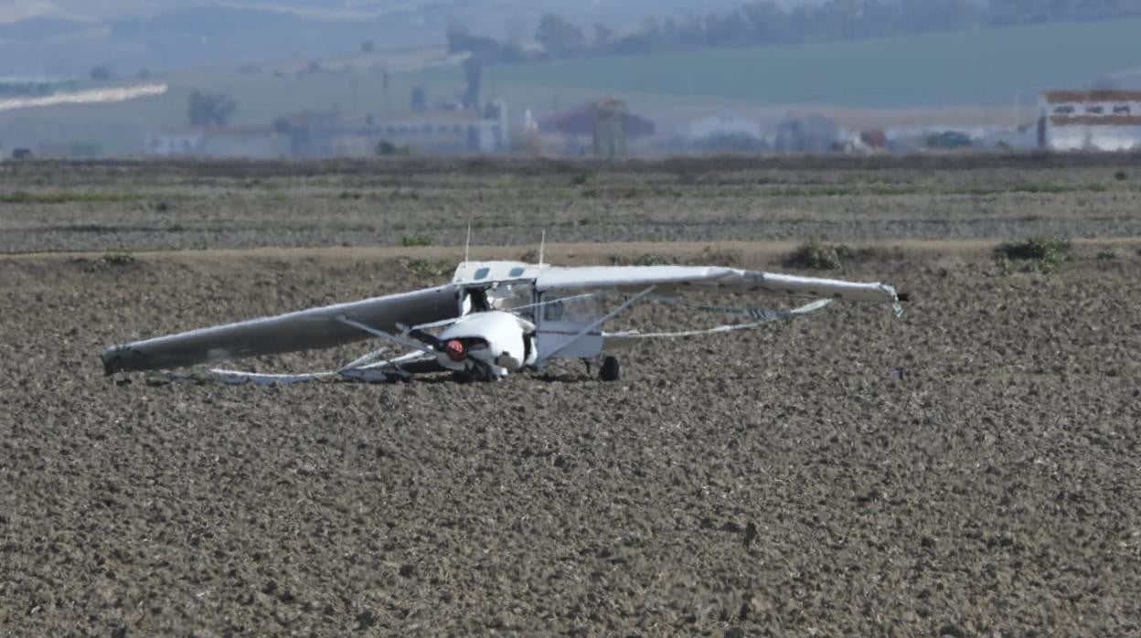 Imagen de la avioneta siniestrada este miércoles en Utrera
