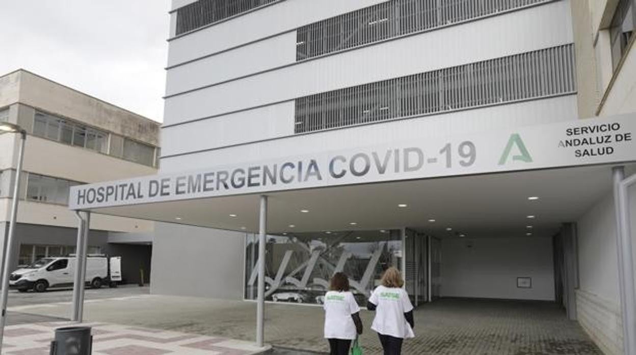 Entrada del hospital Militar de Sevilla, centro de tratamiento de Covid