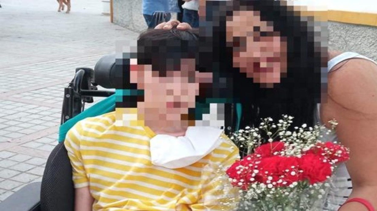 Madre e hijo en una foto realizada meses antes de la desaparición