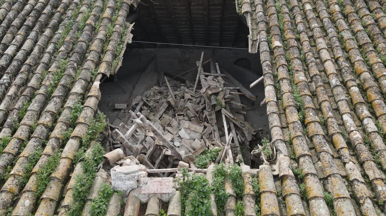 Techo derrumbado en la sede canónica de la iglesia conventual de la Merced