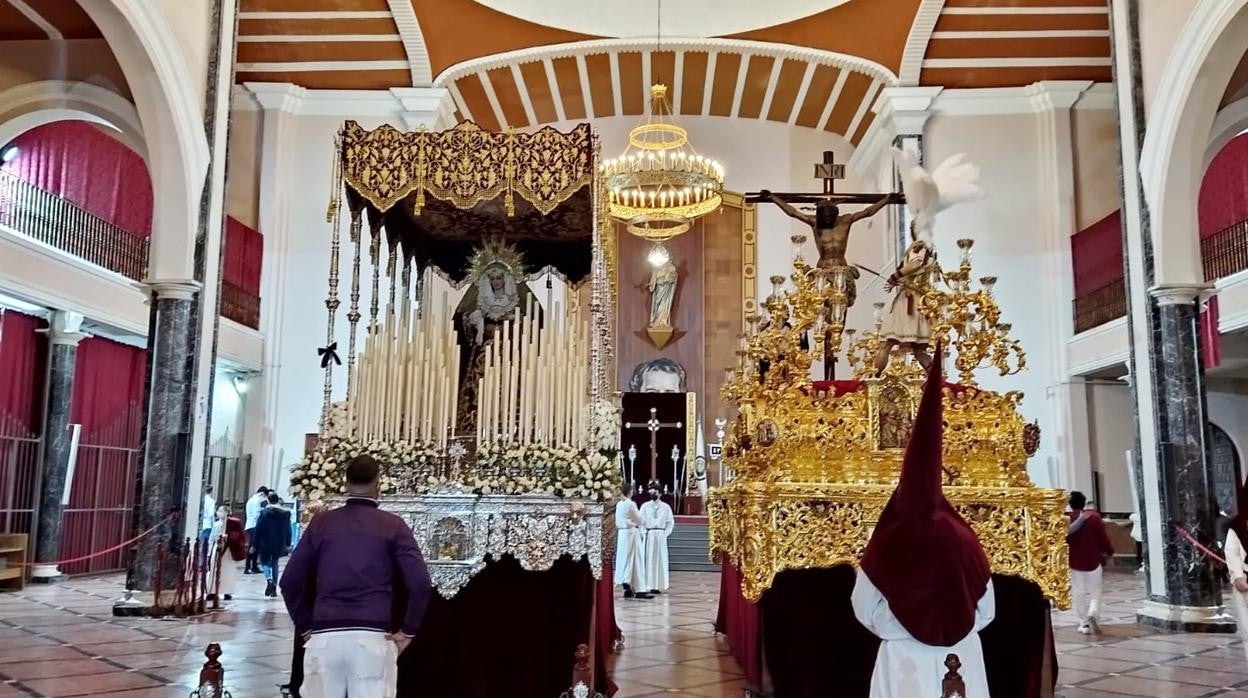 Los dos pasos de la hermandad de Los Estudiantes en la basílica de María Auxiliadora