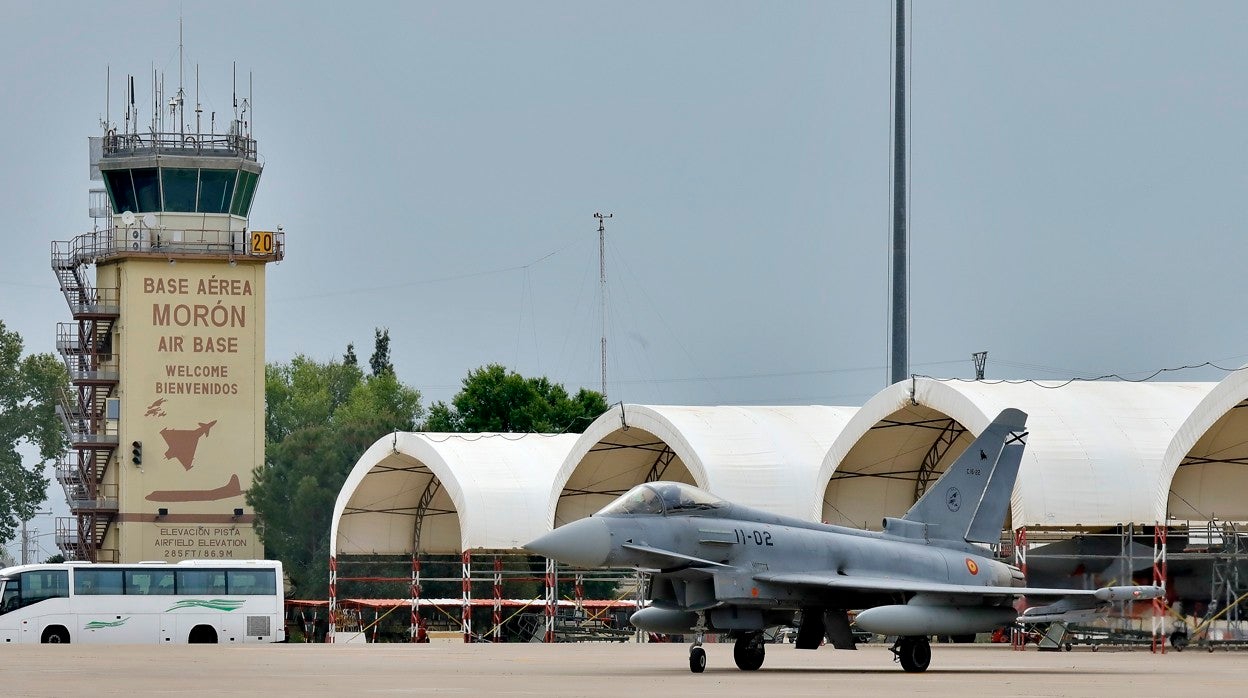 Un avión en la base aérea de Morón de la Fronrera