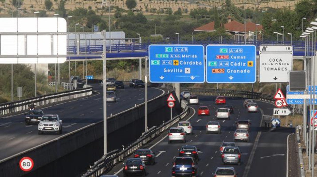 Tráfico denso procedente de Huelva sentido Sevilla a la altura de Camas