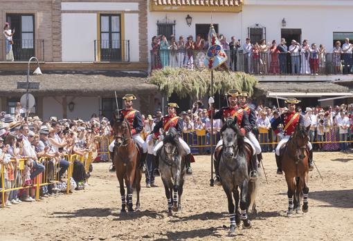 La Guardia Civil desfila con motigo del 175 aniversario de su fundación