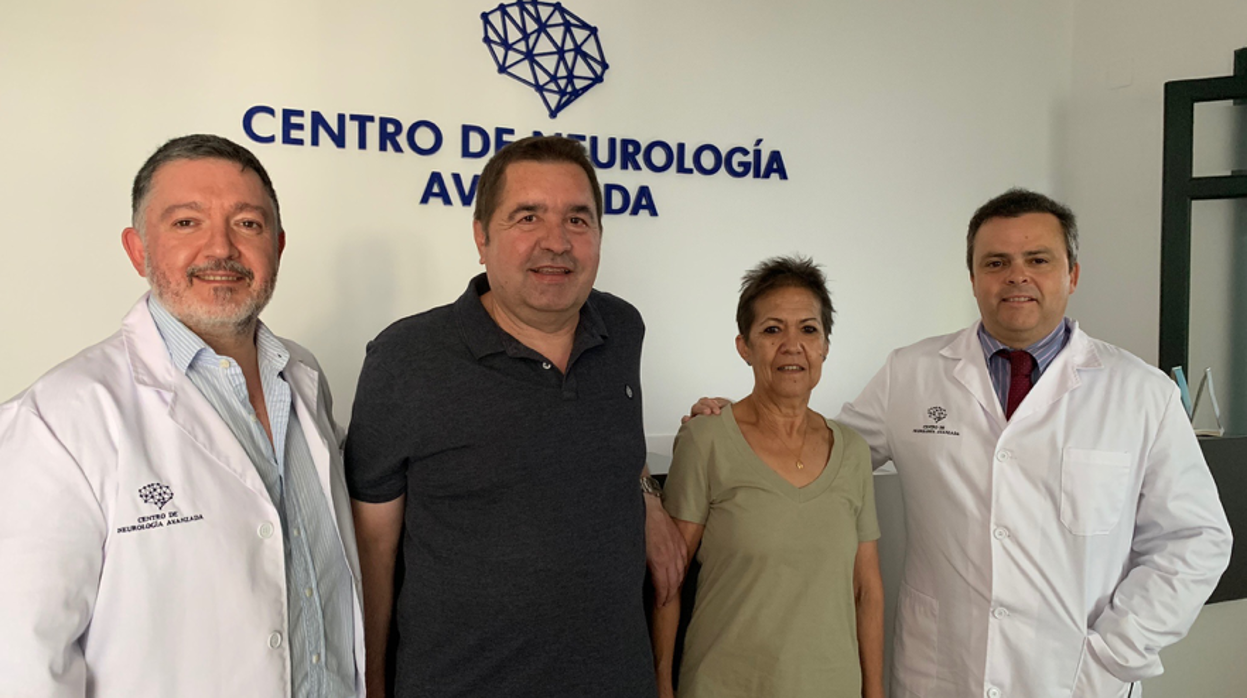 Dr. Márquez (Neurocirujano), Juan Carlos, Carmen y Dr. Uranga (Neurólogo)