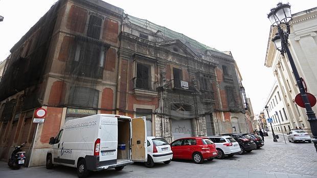 Fachada de la Casa de la Moneda cuyas obras quedaron paralizadas en enero de 2011
