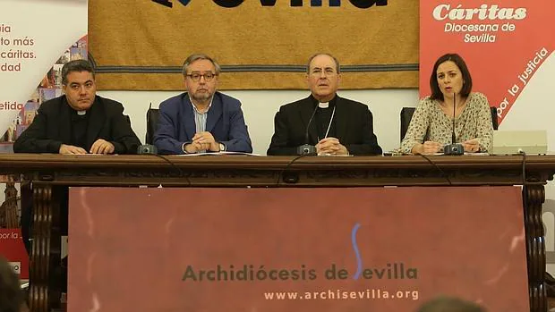 Presentacion de la Memoria 2015 de Cáritas, con el arzobispo, Juan Jose Asenjo y el director de Cáritas, Mariano Pérez de Ayala