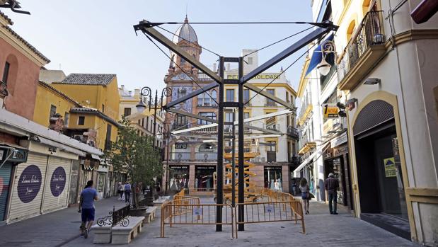 La Plaza del Pan se transforma con la estructura de los toldos