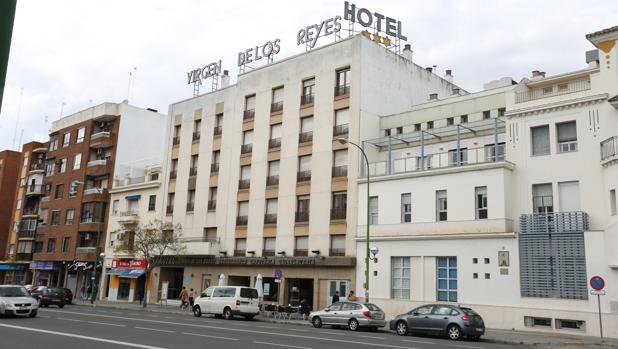 Hotel Virgen de los Reyes, en la calle Luis Montoto