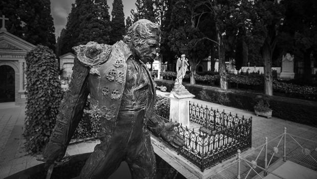 Paquirri reposa en el rincon del Toreo del cementerio de San Fernando