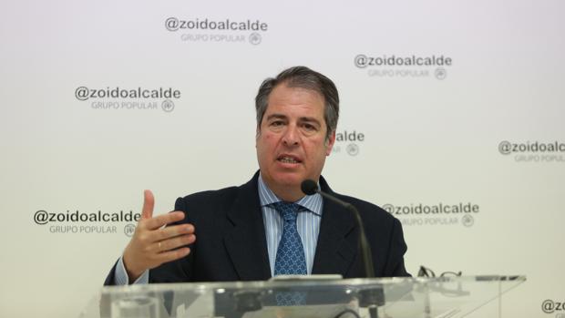 Gregorio Serrano, durante una rueda de prensa en el Ayuntamiento