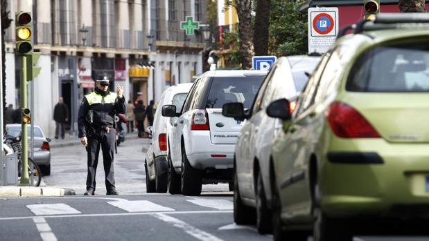 El «Black Friday» obliga a la Policía a montar un dispositivo de tráfico que evite el caos en Sevilla