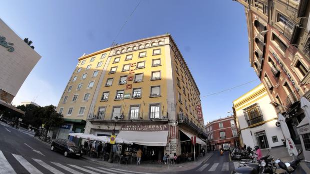 La sede de CC.OO. en la plaza del Duque será un hotel de lujo